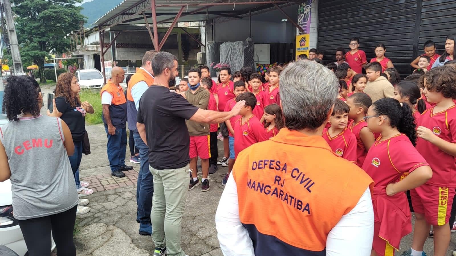 Defesa Civil promove simulado de evacuação em mais uma unidade de ensino particular