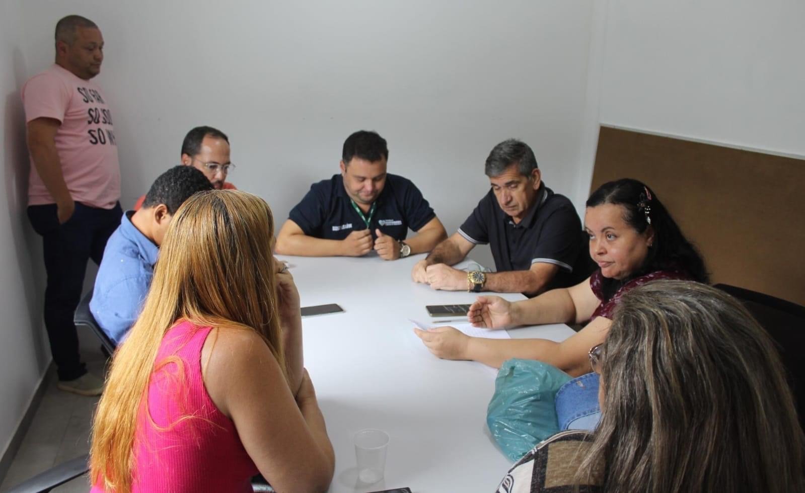 Secretário de Saúde se reúne com moradores da Ilha da Gamboa