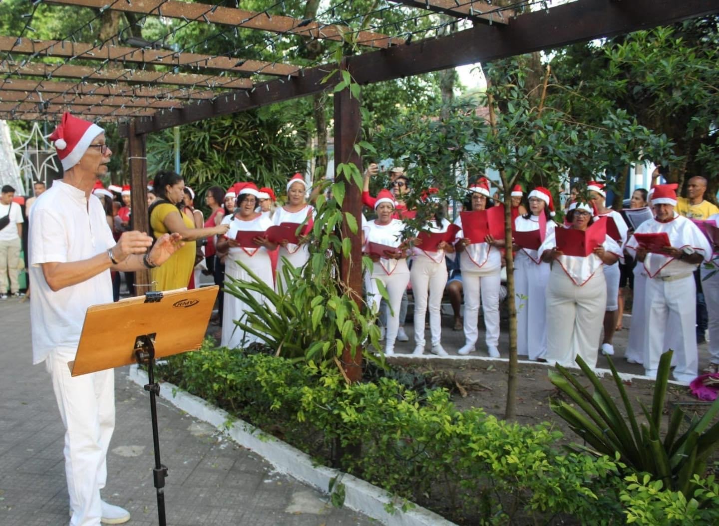 Cantata da Terceira Idade encanta o centro de Mangaratiba