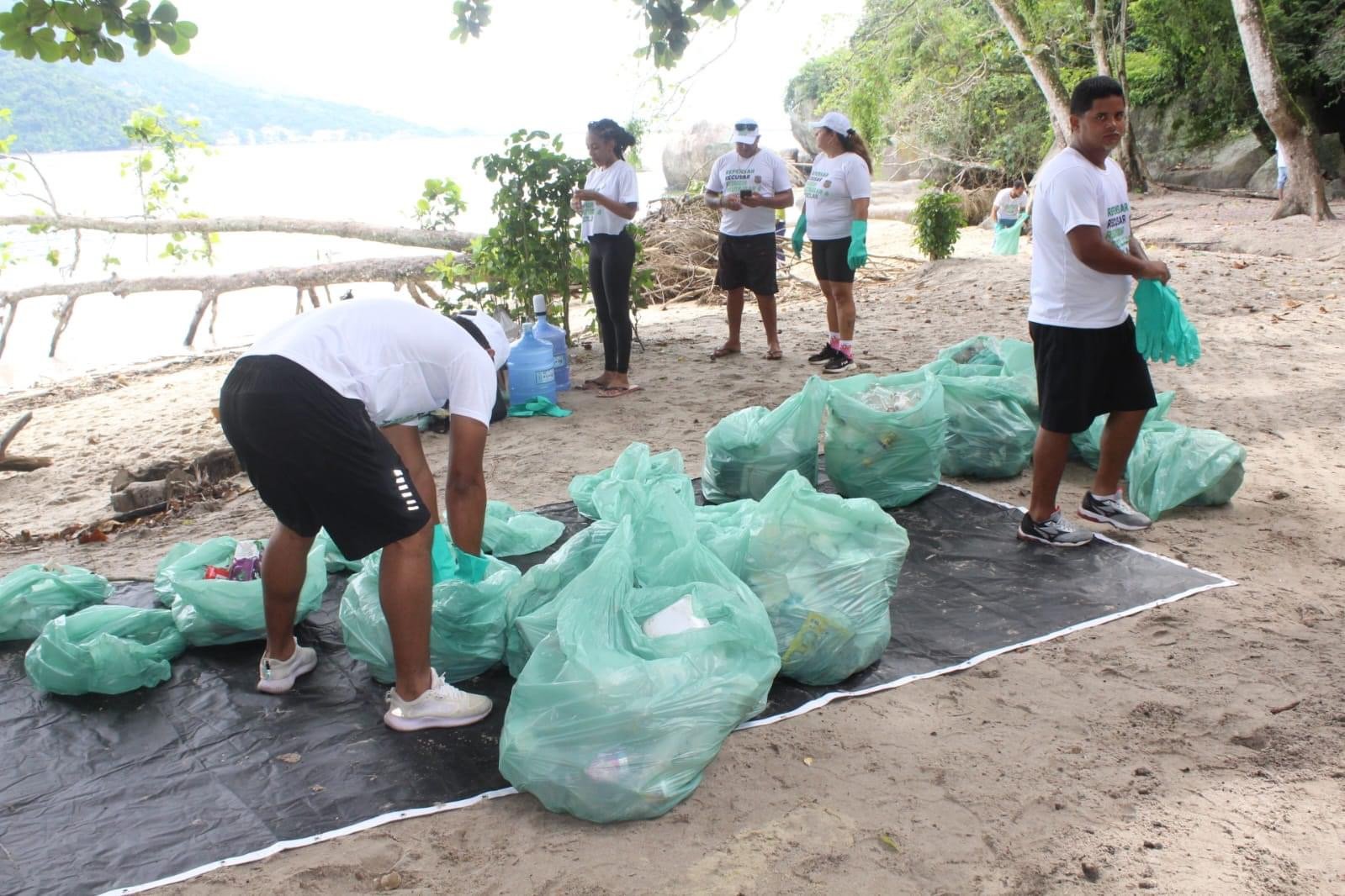 Prefeitura recolhe cerca de 670Kg de resíduos em mutirão de limpeza na Ilha da Guaíba